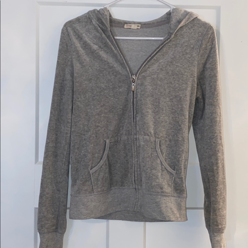 gray zip up jacket